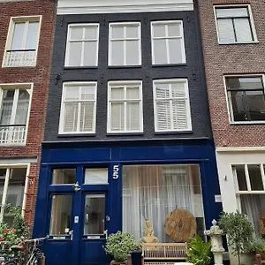 Lily Amsterdam
