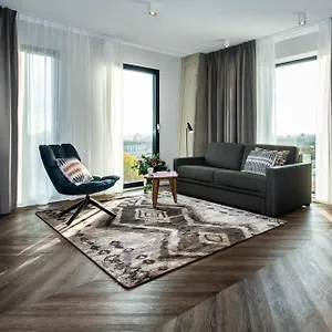 Yays Docklands Aparthotel